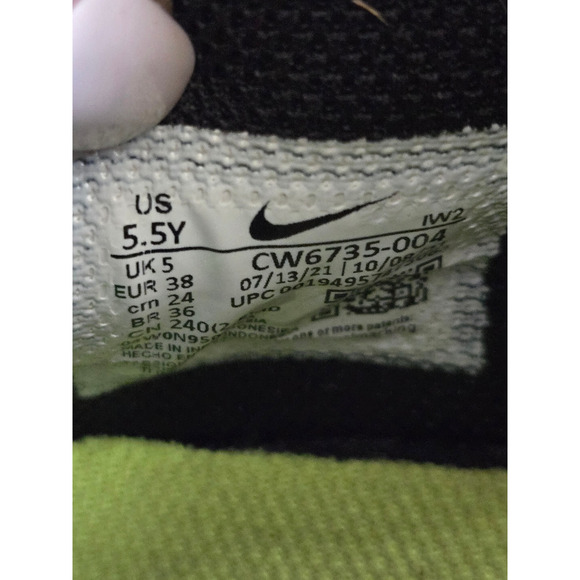 Nike Team Hustle D10 Low Black/Metallic/Silver- size 5.5Y - CW6735-004 - Picture 6 of 6